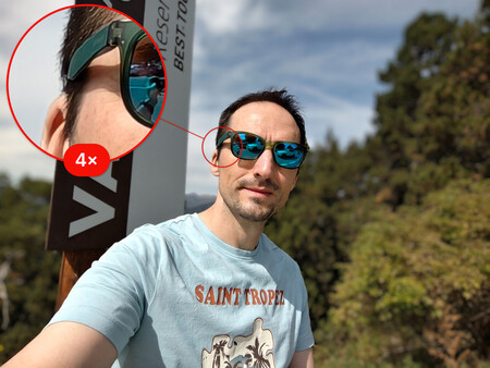 La cámara frontal hace buen trabajo en entornos luminosos, conforme baja la luz empieza a sufrir con las acuarelas. Buen recorte en modo retrato con un desenfoque natural y personalizable