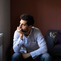 Estar siempre en alerta tiene premio: las personas ansiosas enferman menos porque su cerebro detecta los riesgos antes que el resto 