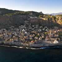 Monemvasia es uno de los pueblos más espectaculares de todo el Mediterráneo. Ahora afronta una amenaza: turistas
