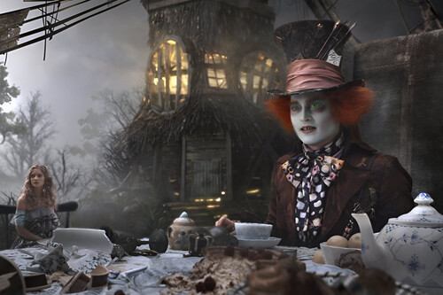 Recaudó 1.000 millones de dólares y abrió la puerta a los live-action de Disney, pero Alicia en el País de las Maravillas tiene un problema: ha envejecido mal 