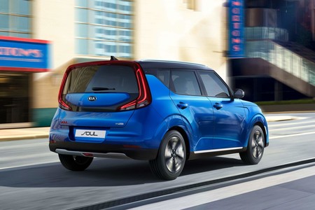 Con hasta 452 km de autonomía y 204 CV el Kia e-Soul quiere seguir democratizando los coches eléctricos