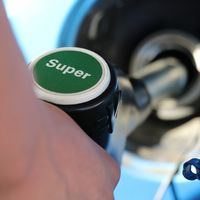 La gasolina está por las nubes: todo lo que sabemos sobre el alza de los precios del petróleo