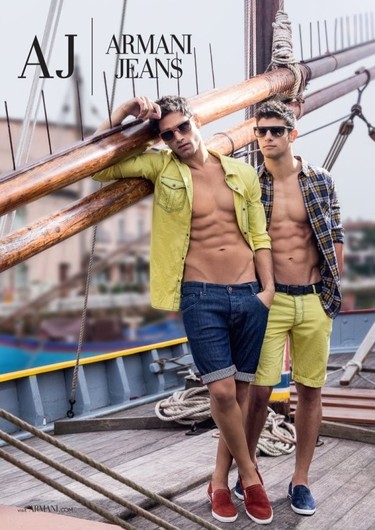 Armani Jeans se sube al barco y nos muestra sus looks favoritos para la Primavera-Verano 2014