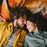 "Las personas que tuvieron una buena relación con su madre en la infancia, suelen sentirse más seguras en sus relaciones adultas": Keely Dugan, profesora de la Universidad de Michigan sobre los estilos de apego 