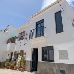 Tres habitaciones, patio y 100 metros cuadrados: así son las dos casas que sortean en Málaga con papeletas a 10 euros 