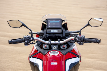 Este simulador enseña a enfrentarse a las infinitas opciones de la electrónica de la Honda CRF1100L Africa Twin