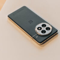 Android nació con siete botones y evolucionó hasta hacerlo todo con tres. Ahora vamos en sentido contrario 