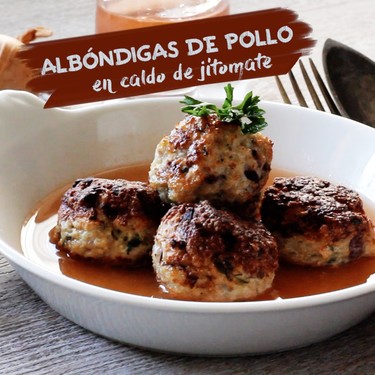 Albóndigas de pollo en caldo de jitomate. Receta en video