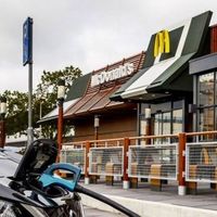 ¡Buenas noticias! Ya podrás recargar tu auto eléctrico cada vez que visites el McDonalds…si vives en Holanda 