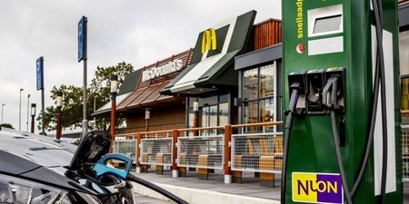 ¡Buenas noticias! Ya podrás recargar tu auto eléctrico cada vez que visites el McDonalds…si vives en Holanda