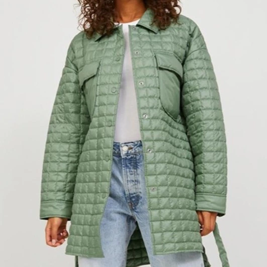 Jack & Jones Abrigo acolchado de cuello solapa de mujer