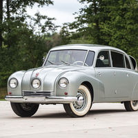 Este impecable Tatra T87 sale a subasta, el veloz sedán que pasó a la historia como 'ejecutor' de nazis