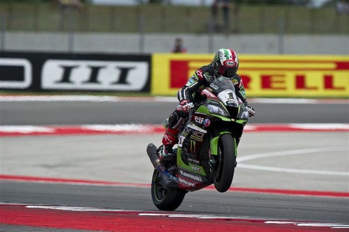 Jonathan Rea se reencuentra con la victoria, sobreviviendo a la debacle de caídas de Lausitzring