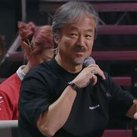 El padre de Final Fantasy se ha hecho un mando de Xbox a medida con un teclado casi sin teclas para jugar al MMO de la saga 