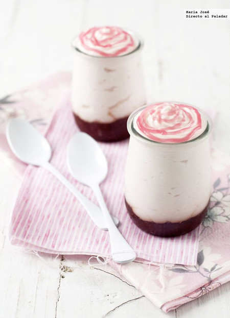 Vasitos de crema de queso y fresa. Receta