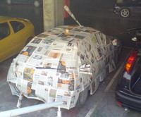 Le empapelan el coche y se arma la de San Quintín