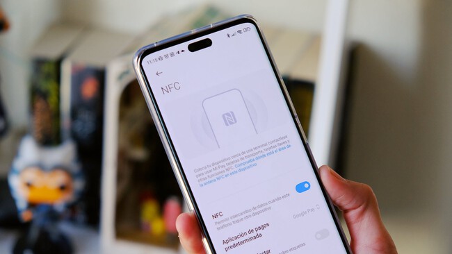 Foto de un móvil en la sección de ajustes de NFC