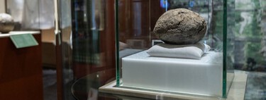 Esta pelota sobrevivió más de tres siglos debajo de un pantano y ahora puedes visitarla