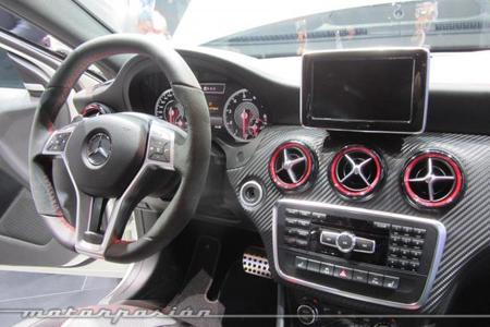 Mercedes A45 AMG interior Ginebra 2013