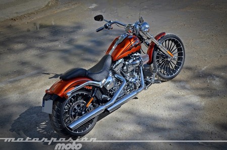 Harley-davidson-cvo-breakout