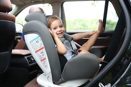 La silla de coche para viajar a contramarcha más vendida en Amazon es esta Star Ibaby y está rebajada hoy