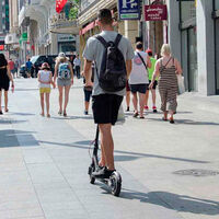 Oficial: desde el 1 de octubre no podrán ir en patinete eléctrico los menores de 15 años. Multas de hasta 200 euros para los padres
