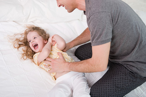 ¡A reír! 13 beneficios de las cosquillas para niños