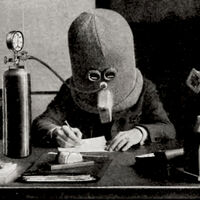 En 1925 la procrastinación y distracción ya eran un problema y alguien encontró la mejor solución de todas: un casco de aislamiento 