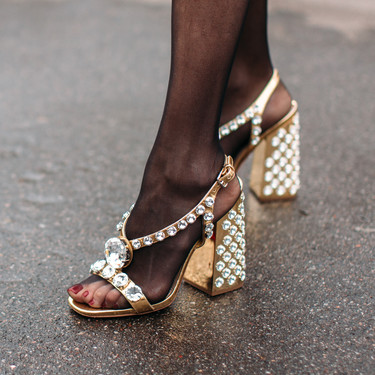 Las sandalias con strass prometen conquistar nuestros pies esta temporada: 13 modelos perfectos para todas las ocasiones  