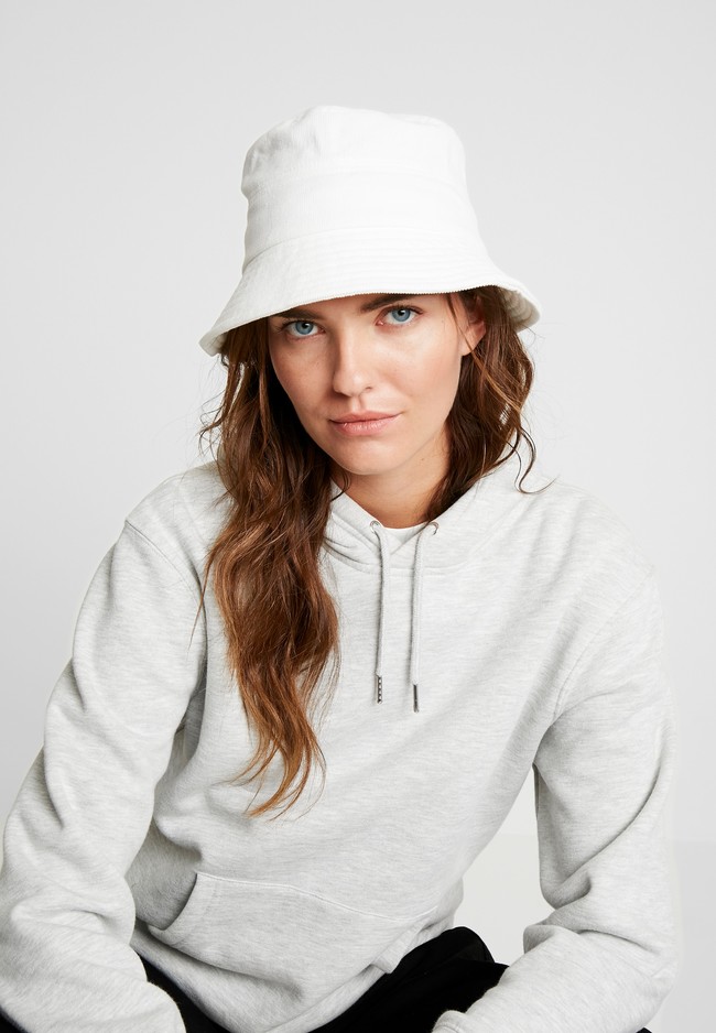 El bucket hat es lo último en sombreros 15 ideales para sumarte a la