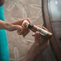 Tenemos un problema con los menores que vapean nivel: hay empresas que quieren instalarles un verificador de edad 