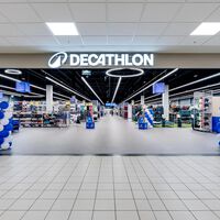 Decathlon entra en modo invierno y decide rebajar una de sus chaquetas estrella: cortavientos e impermeable a precio de outlet 