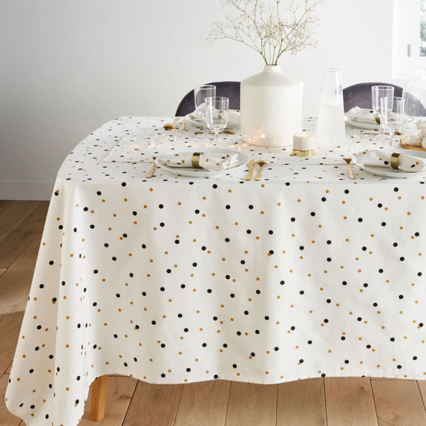Mantel estampado con tratamiento antimanchas perfect time blanco estampado negro/mostaza 150x200