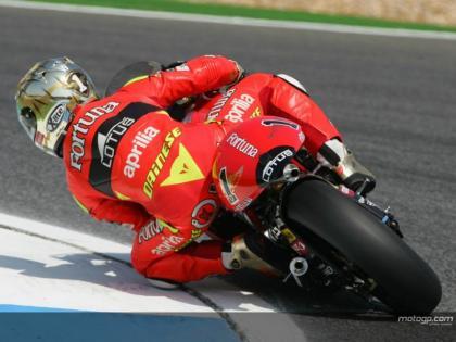 Jorge Lorenzo logra la pole y ya piensa en el título