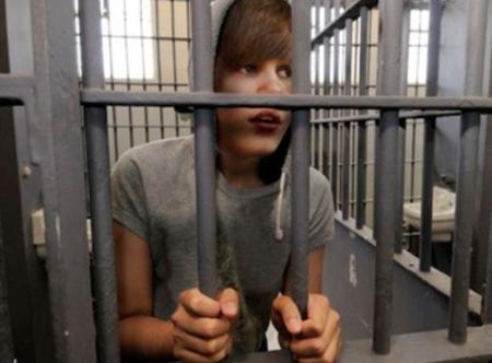 ¿Os imagináis a Justin Bieber en el trullo?, eso por malote y camorrista...