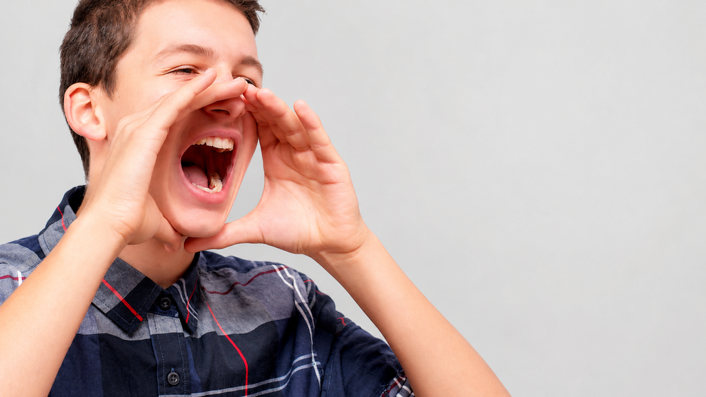 La psicología dice que las personas que hablan alto y a veces gritan no son agresivas, en realidad sienten las emociones con más fuerza que el resto