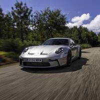 Probamos el Porsche 911 GT3 Touring: el coche de carreras que me compraría para circular en carretera sin dar el cante