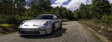 Probamos el Porsche 911 GT3 Touring: el coche de carreras que me compraría para circular en carretera sin dar el cante