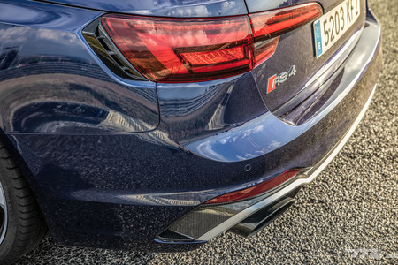 Audi RS4 2018 salida escape