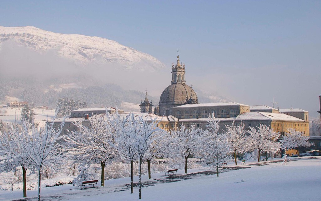 El pintoresco pueblo del País Vasco para una escapada de fin de semana antes de Navidad: un "pequeño Vaticano" y vistas de stendhalazo 