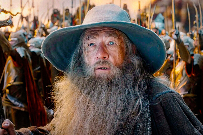 Gandalf ya está de vuelta a la Tierra Media y estas son las primeras imágenes de Ian McKellen en la nueva peli de El Señor de los Anillos