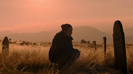 Ellie en la tumba de Joel