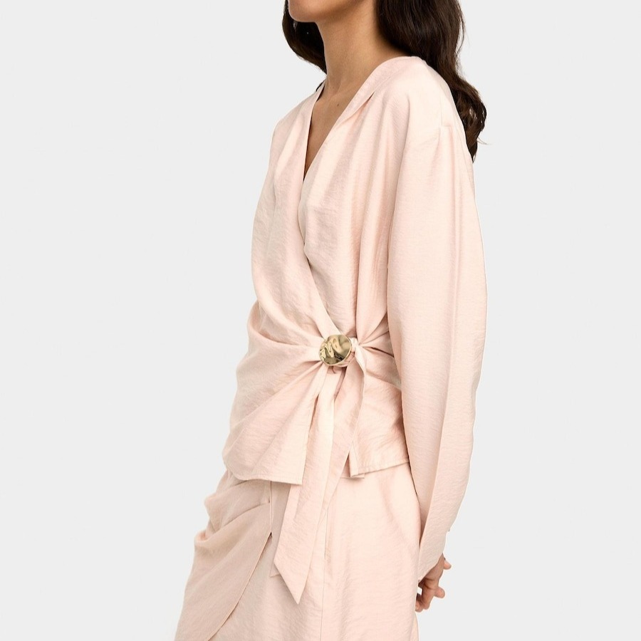 
Parfois
Blusa de mujer de manga larga cruzada con detalle metálico