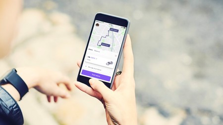 Cabify vuelve a operar en Barcelona con una flota de 300 coches: acepta los 15 minutos de precontratación