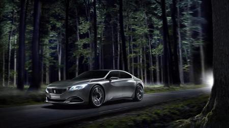 Peugeot Exalt: el concept-car se renueva de cara a París y trae un patinete en el maletero