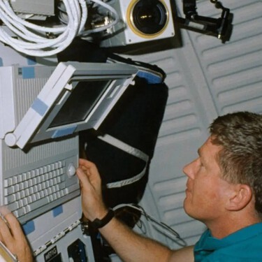 En 1991 la NASA envió el primer email desde el espacio. Lo increíble es que no usó un superordenador, sino un Mac que cualquiera podía comprar 