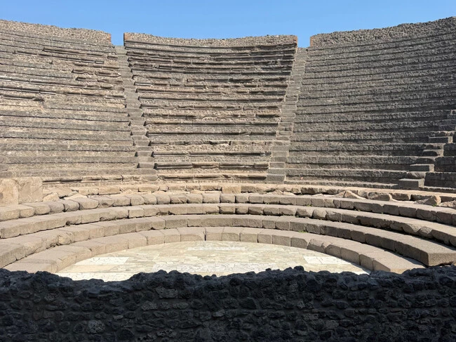 Sale a la luz en Málaga uno de los teatros romanos en mejor estado de conservación del mundo