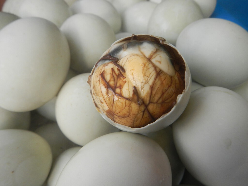 Qué es el balut, el huevo con embrión de pato filipino: para unos manjar, para otros la comida más desagradable de la historia
