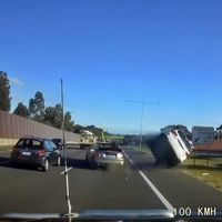 No hubo heridos, pero este vídeo es un decálogo de irresponsabilidades que acabó a lo escena de acción