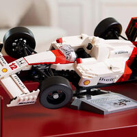 El McLaren MP 4/4 de Ayrton Senna es el Formula 1 más legendario de la historia. Y su maqueta de LEGO te enamorará